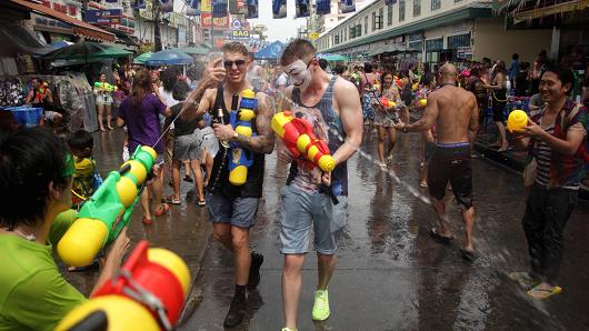 Du khách nước ngoài ở Thái Lan - Ảnh: Getty/CNBC.<br>