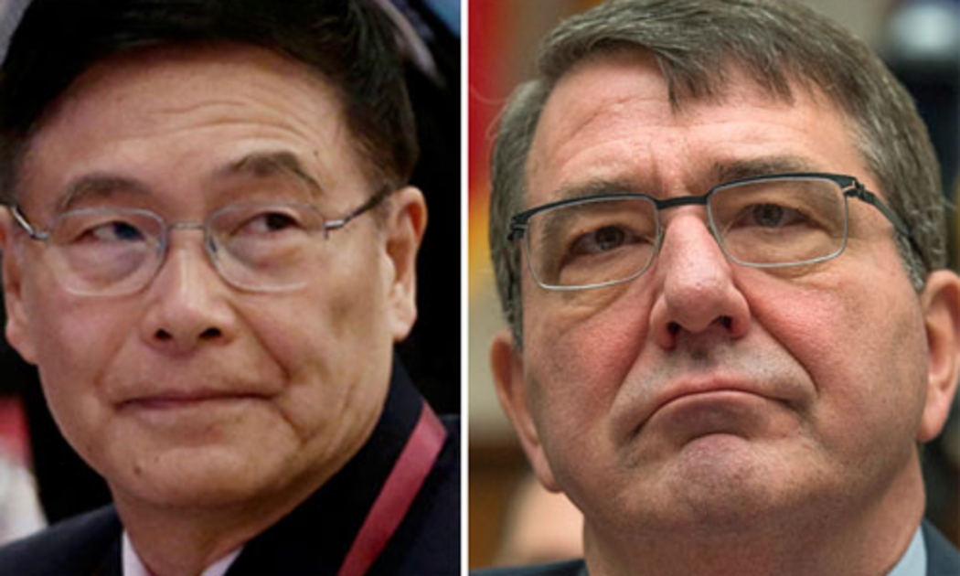 Đô đốc Trung Quốc Sun Jianguo (trái) và Bộ trưởng Bộ Quốc phòng Mỹ Ash Carter (phải) - Ảnh: SCMP.<br>