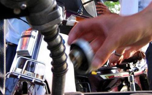 Theo tính toán của Bộ Tài chính, so với giá cơ sở bình quân 30 ngày từ 
ngày 8/1-6/2/2013, giá bán hiện hành của giá xăng Ron 92 đang thấp hơn 
giá cơ sở 475 đồng/lít. 