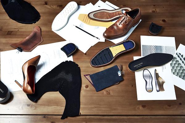 Bàn làm việc của một nhà thiết kế ở trung tâm sáng tạo của Cole Haan.<br>