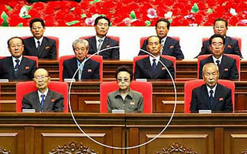 Tờ Telegraph của Anh đầu năm nay nhận định bà Kim Kyong Hui (người được khoanh tròn) là người phụ nữ quyền lực nhất ở Triều Tiên - Ảnh: News.