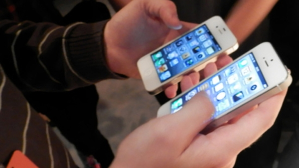 Những đối thủ có thể chơi ép sân iPhone 5