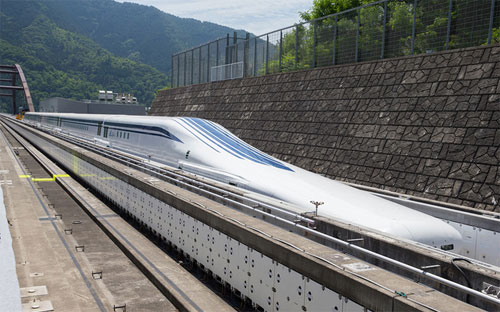 Một con tàu đệm từ của Công ty Đường sắt Trung tâm Nhật Bản - Ảnh: Bloomberg.<br>