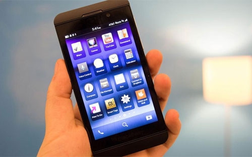 Chiếc BlackBerry Z10.<br>