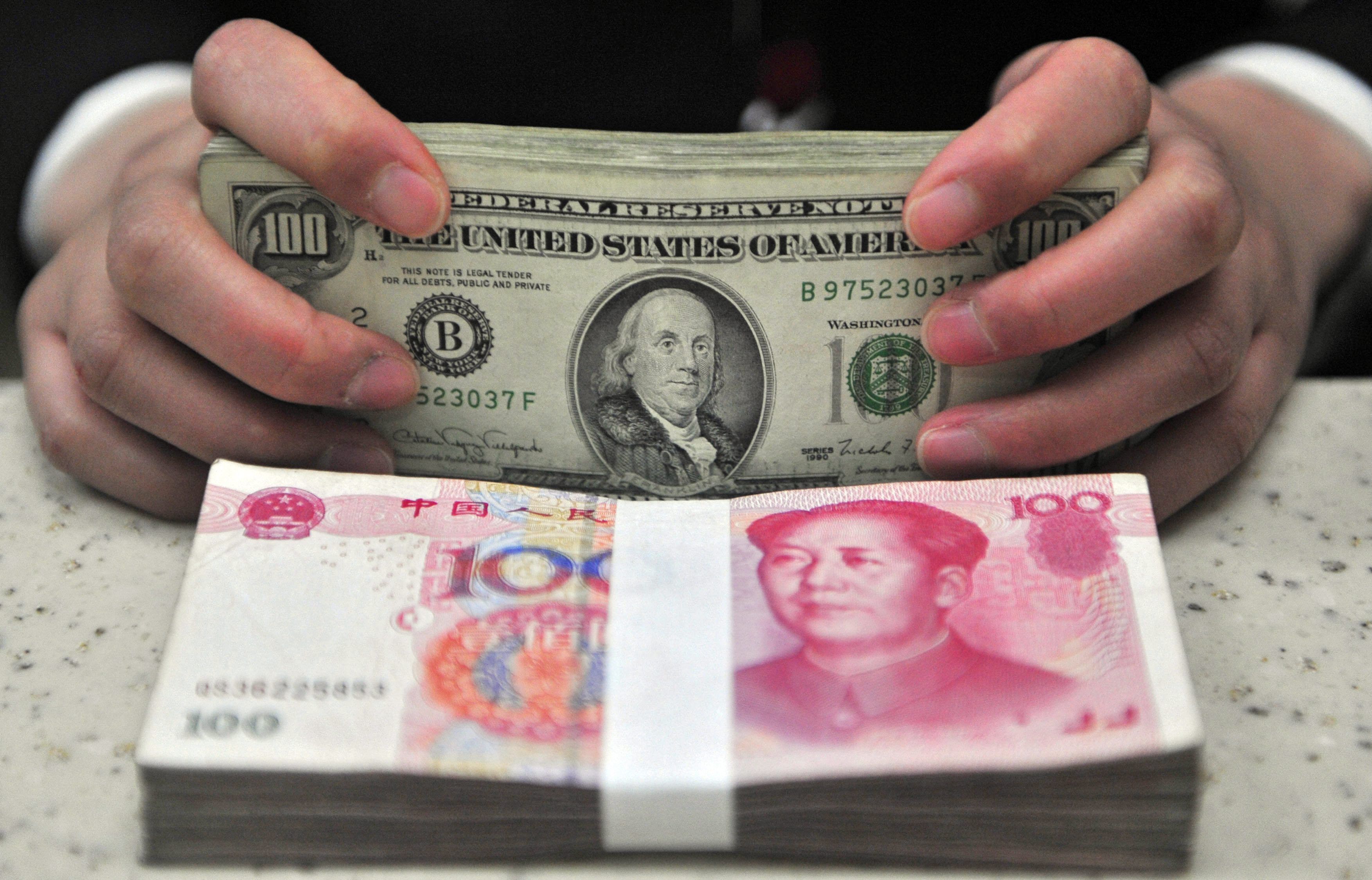 Năm 2016, Trung Quốc bán 320 tỷ USD dự trữ ngoại hối để hỗ trợ tỷ giá đồng nội tệ.