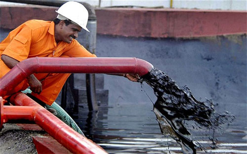 IEA dự báo, tình trạng dư thừa nguồn cung trên thị trường dầu vẫn sễ tiếp diễn trong năm tới.<br>
