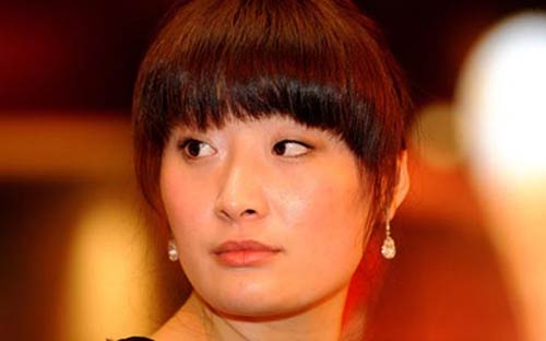 Cô Zong Fuli, con gái người giàu nhất Trung Quốc, năm nay đã hơn 30 tuổi nhưng vẫn chưa từng có một "mảnh tình" vắt vai.<br>