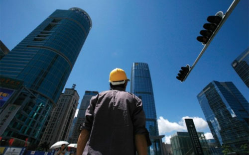 IMF ước tính kinh tế thế giới tăng trưởng 3,1% trong năm ngoái, mức tăng yếu nhất kể từ cuộc suy thoái 2009. 2015 cũng là năm mà tăng trưởng của các nền kinh tế mới nổi và đang phát triển giảm tốc năm thứ 5 liên tiếp.<br>