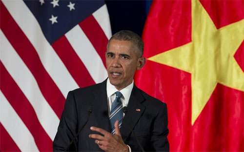 Tổng thống Mỹ Barack Obama trong cuộc họp báo với Chủ tịch Trần Đại Quang ngày 23/3 tại Hà Nội - Ảnh: AP/Time.<br>