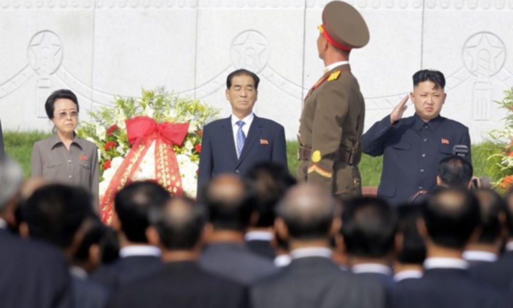 Bà Kim Kyong Hui (ngoài cùng bên trái) là một nhân vật mang tính biểu tượng và là một hậu duệ trực tiếp của người sáng lập nước Triều Tiên, cố lãnh tụ Kim Nhật Thành - Ảnh: News.