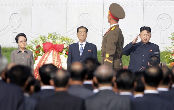 Bà Kim Kyong Hui (ngoài cùng bên trái)  là một nhân vật mang tính biểu tượng và là một hậu duệ trực tiếp của người sáng lập nước Triều Tiên, cố lãnh tụ Kim Nhật Thành - Ảnh: News.<br>