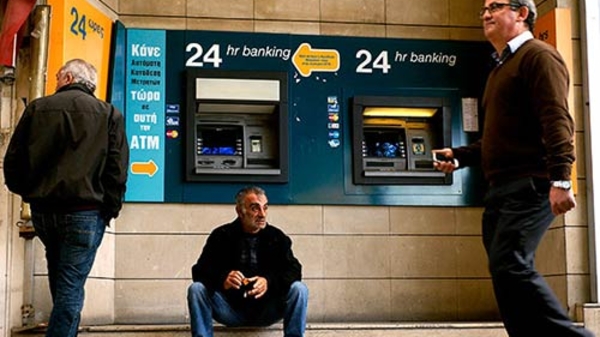 Cyprus thắt chặt an ninh ngày ngân hàng mở cửa