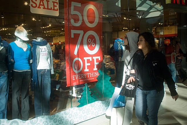 Nhiều chuyên gia dự báo, kinh tế Mỹ sẽ tiếp tục tăng trưởng chậm chạp trong năm 2013 - Ảnh: CSMonitor.<br>