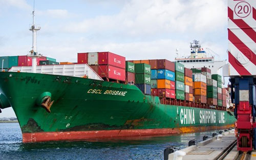 Trong tháng 2, cả nhập khẩu và xuất khẩu của Trung Quốc cùng lao dốc mạnh - Ảnh: Financial Times/Bloomberg.<br>