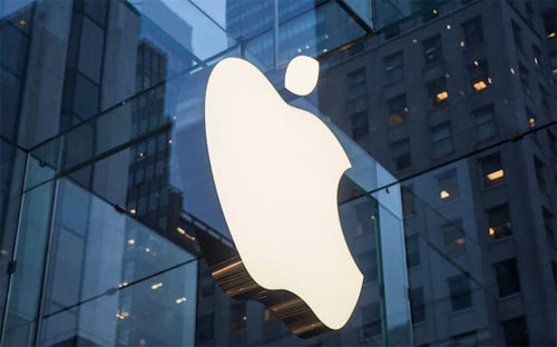 Với mức giá cổ phiếu hiện tại, giá trị vốn hóa của Apple giảm còn 494,7 
tỷ USD, chỉ còn cao hơn khoảng 300 triệu USD so với mức vốn hóa của 
Alphabet - Ảnh: Getty/Financial Times.<br>