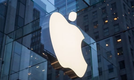 Với mức giá cổ phiếu hiện tại, giá trị vốn hóa của Apple giảm còn 494,7
tỷ USD, chỉ còn cao hơn khoảng 300 triệu USD so với mức vốn hóa của
Alphabet - Ảnh: Getty/Financial Times.<br>