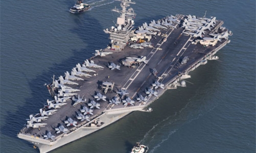 Bộ trưởng Quốc phòng Mỹ thăm chiến hạm trên biển Đông