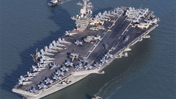 Bộ trưởng Quốc phòng Mỹ thăm chiến hạm trên biển Đông