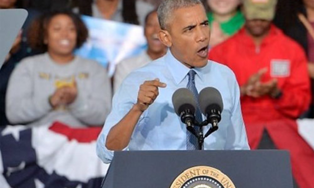 Tổng thống Mỹ Barack Obama phát biểu tại sự kiện vận động tranh cử cho bà Hillary Clinton ở Greensboro, North Carolina ngày 11/10 - Ảnh: BBC.