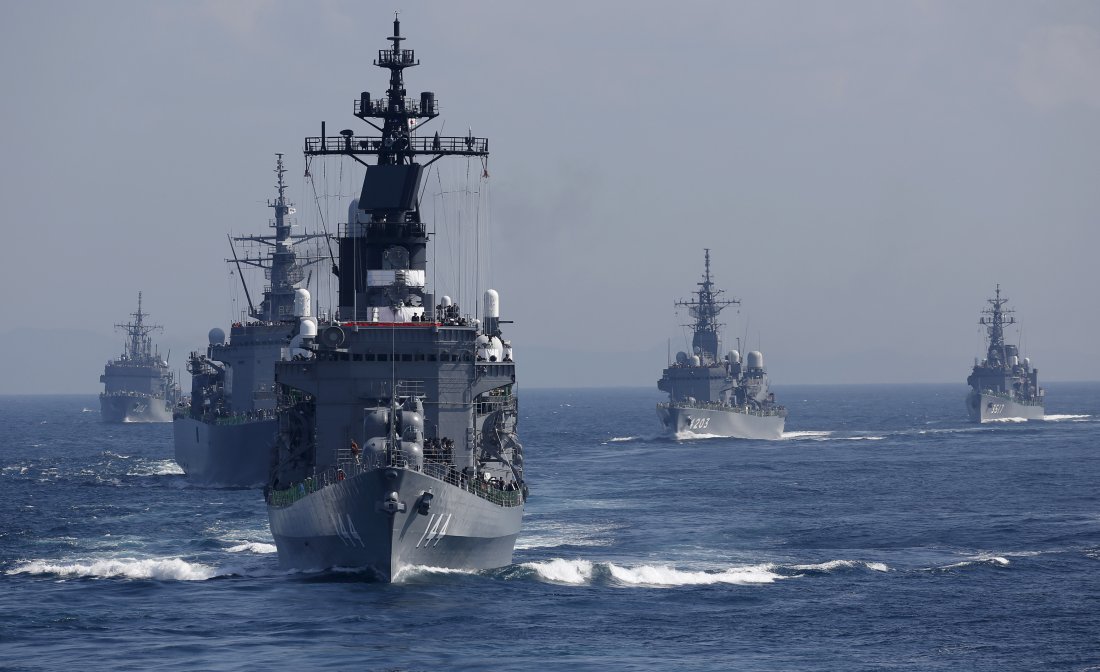 Chiến hạm Nhật trên vịnh Sagami - Ảnh: Reuters/Time.<br>