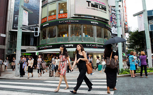 Kinh tế Nhật đã giảm tốc mạnh so với nửa đầu năm - Ảnh: Bloomberg.<br>