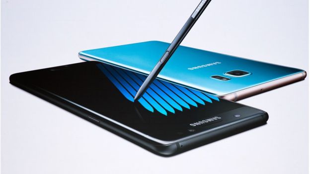 Galaxy Note 7 được trình làng vào tháng trước và đã nhận được sự đánh 
giá cao của người tiêu dùng và giới phê bình cho tới khi sự cố cháy nổ 
xảy ra - Ảnh: Getty/BBC.<br>