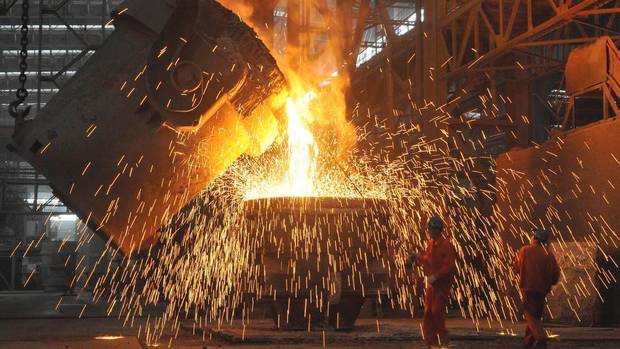 Bên trong một nhà máy sản xuất thép của Trung Quốc.<br>