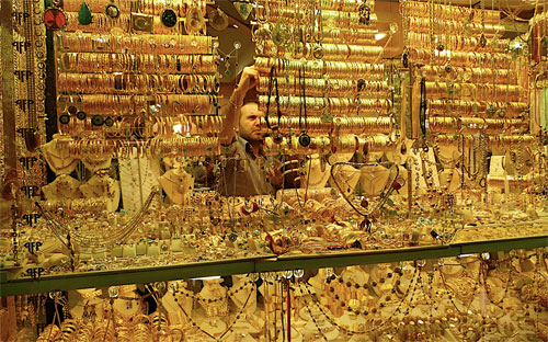 Trong thời gian từ tháng 6/2007-3/2008, giá vàng thế giới tăng 50%. 
Năm nay, kỳ vọng FED cắt giảm QE3 đã khiến vàng bị bán tháo mạnh mẽ, đẩy
 giá kim loại quý này giảm sâu.