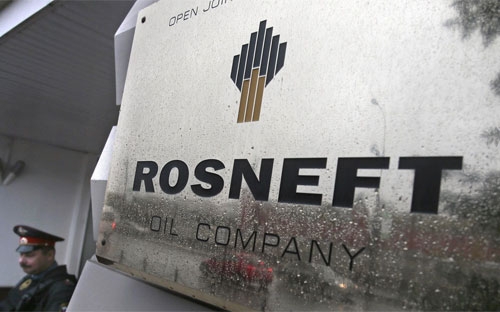 Bán cổ phần trong Rosneft, tập đoàn có sản lượng dầu thô lớn hơn cả hãng
 Exxon Mobil của Mỹ, sẽ giúp Nga có thêm tiền để bù đắp thâm hụt ngân 
sách.