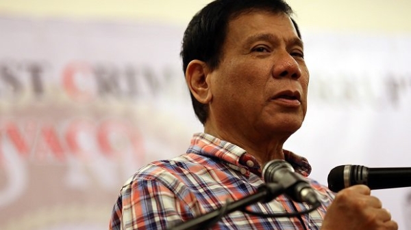 Tổng thống Philippines bất ngờ dọa “đổ máu” với Trung Quốc