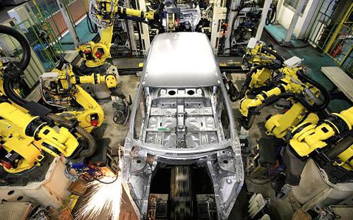 Bên trong một nhà máy lắp ráp ô tô của Nhật - Ảnh: Getty.<br>