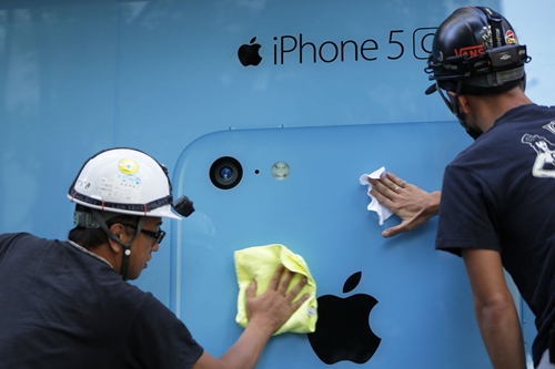 Apple đã có cơ hội tiếp cận với hàng trăm triệu người dùng của nhà mạng lớn nhất Trung Quốc China Mobile - Ảnh: Bloomberg.<br>