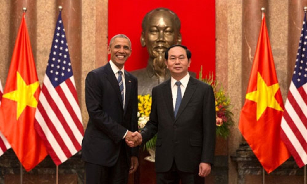 Chủ tịch Trần Đại Quang và Tổng thống Barack Obama tại Phủ Chủ tịch ngày 23/5/2016 - Ảnh: AP/CNN.
