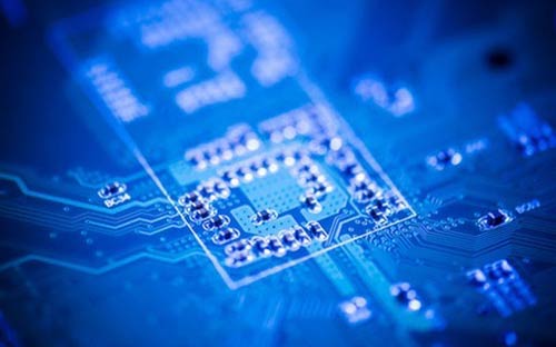 Đất hiếm được sử dụng rất nhiều trong việc sản xuất những linh kiện trong điện thoại di động, pin mặt trời... - Ảnh: Topnews.<br>