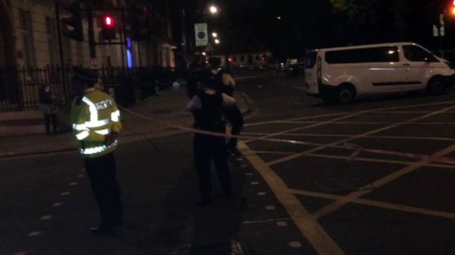 Cảnh sát phong tỏa hiện trường vụ tấn công ở trung tâm London ngày 3/8 - Ảnh: BBC.<br>