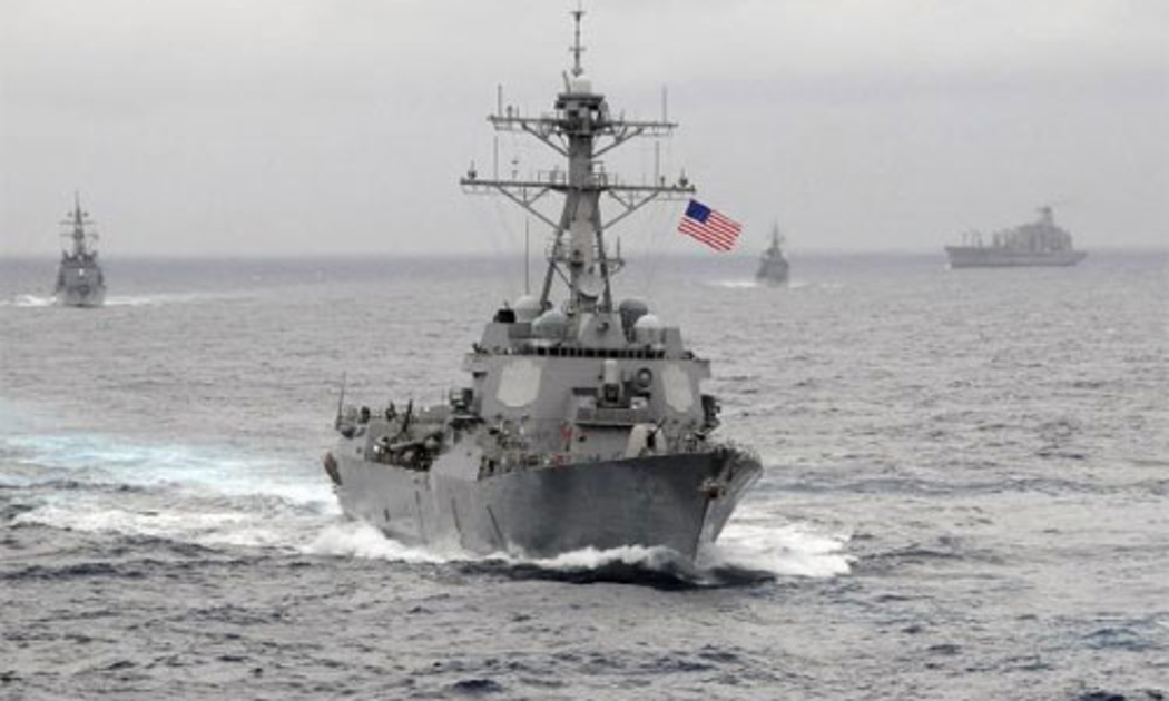 Khu trục hạm USS Lassen của Mỹ trên Thái Bình Dương tháng 11/2009 - Ảnh: Reuters.<br>