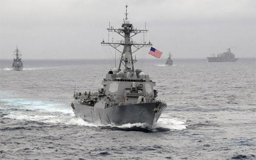 Khu trục hạm USS Lassen của Mỹ trên Thái Bình Dương tháng 11/2009 - Ảnh: Reuters.<br>