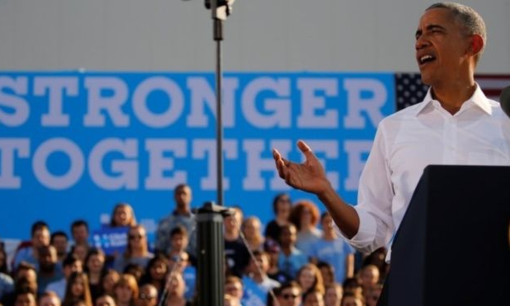 Tổng thống Mỹ Barack Obama vận động tranh cử cho ứng cử viên Tổng thống của Đảng Dân chủ, bà Hillary Clinton, tại Noorth Carolina ngày 2/11 - Ảnh: Reuters.