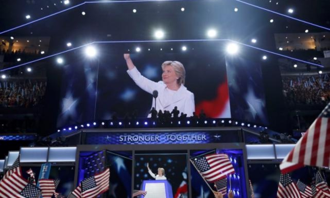 Bà Hillary Clinton phát biểu tại đêm kết thúc đại hội toàn quốc Đảng Dân chủ ở Philadelphia, Mỹ, ngày 28/7 - Ảnh: Reuters.