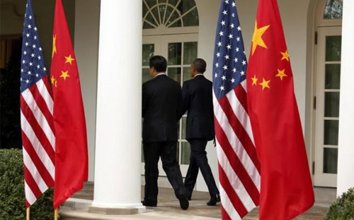 Chủ tịch Trung Quốc Tập Cận Bình (trái) và Tổng thống Mỹ Barack Obama sau một cuộc họp báo chung tại Vườn Hồng, Nhà Trắng trong chuyến thăm Washington của ông Tập hồi tháng 9/2015 - Ảnh: Reuters.<br>