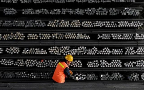 Bắc Kinh đã tuyên bố sẽ cắt giảm công suất ngành thép trong nước từ 100-150 triệu tấn mỗi năm - Ảnh: Reuters.<br>