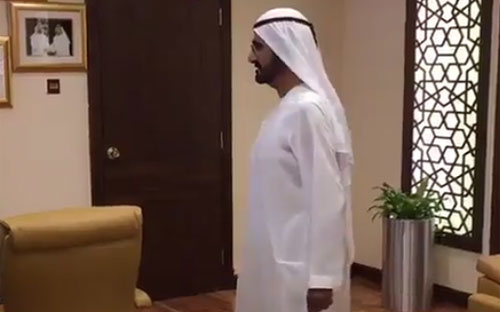 Tiểu vương Sheikh Mohammed bin Rashid Al Maktoum bất ngờ thăm công sở Dubai vào sáng đầu tuần - Ảnh cắt từ video.
