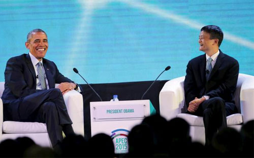 Tổng thống Mỹ Barack Obama (trái) và Chủ tịch tập đoàn Alibaba Jack Ma trong buổi nói chuyện ở Manila, Philippines ngày 18/11 - Ảnh: Reuters.<br>