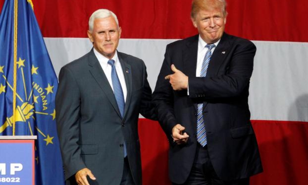 Ứng cử viên Tổng thống Mỹ Donald Trump (phải) và người đồng tranh cử Mike Pence - Ảnh: Reuters.