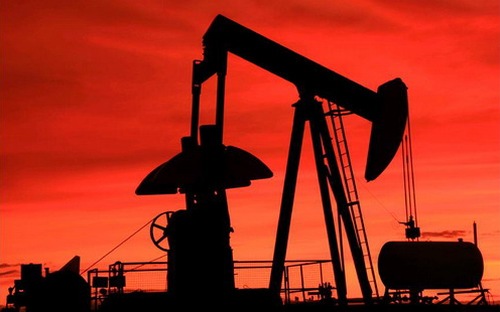 Hơn 1 năm kể từ khi OPEC quyết định không cắt giảm sản lượng để cứu giá 
dầu, giá dầu thế giới hiện vẫn thấp hơn khoảng 70% so với mức đỉnh vào 
năm 2014.