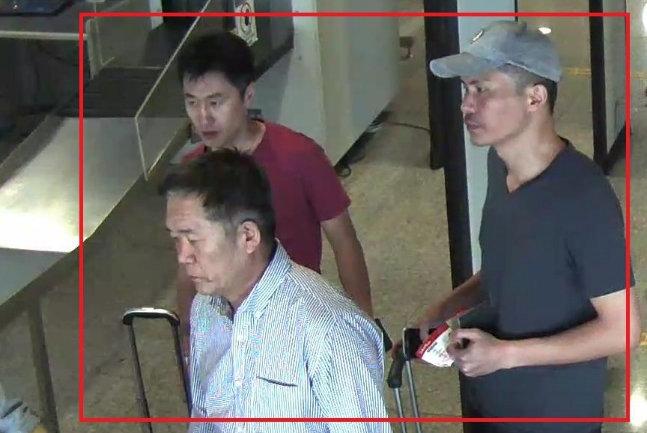 Bức ảnh 3 trong số 4 nghi phạm người Triều Tiên vụ giết anh trai ông Kim Jong Un đang bỏ trốn được cảnh sát Malaysia công bố ngày 19/2 - Nguồn: Reuters.<br>