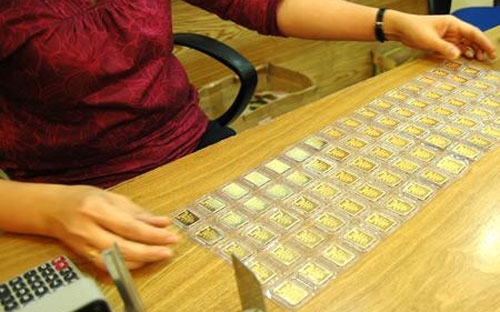 Nhu cầu mua vàng đấu thầu của các doanh nghiệp và ngân hàng chưa có dấu hiệu chững lại.