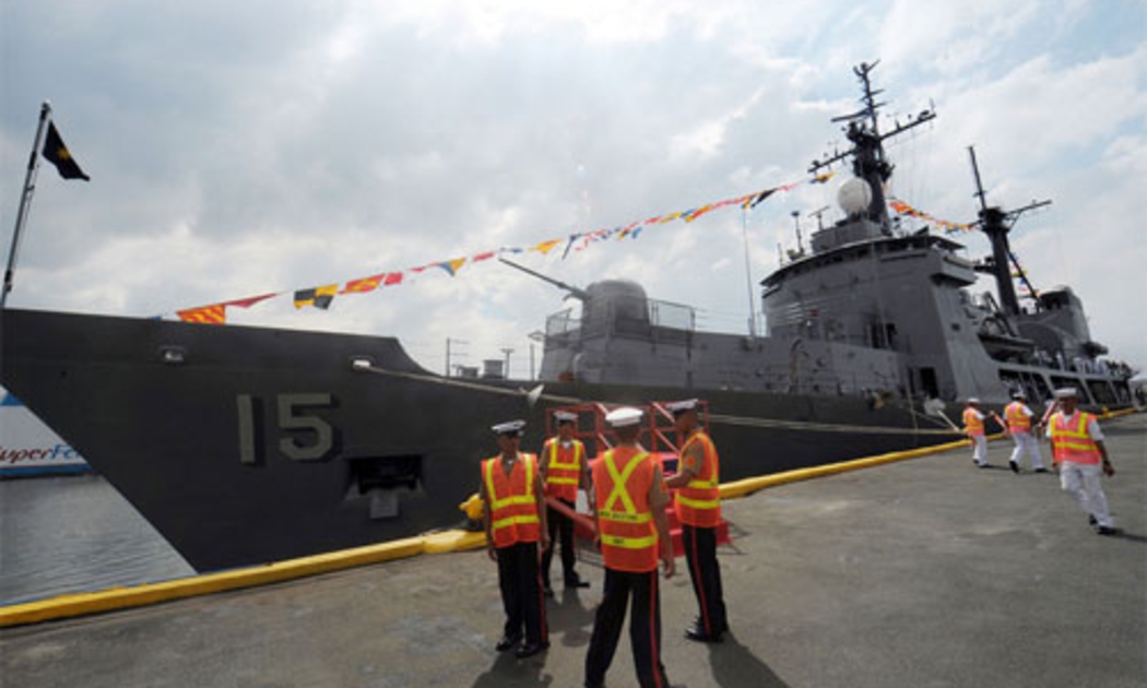 Tàu BRP Gregorio del Pilar của hải quân Philippines neo đậu ở cảng Manila - Ảnh: Bloomberg.<br>