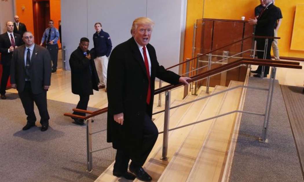 Tổng thống Mỹ đắc cử Donald Trump tại trụ sở báo New York Times ngày 22/11 - Ảnh: Reuters.