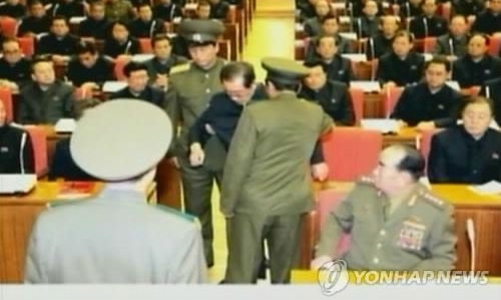 Chú của Kim Jong Un bị bắt ngay trong cuộc họp